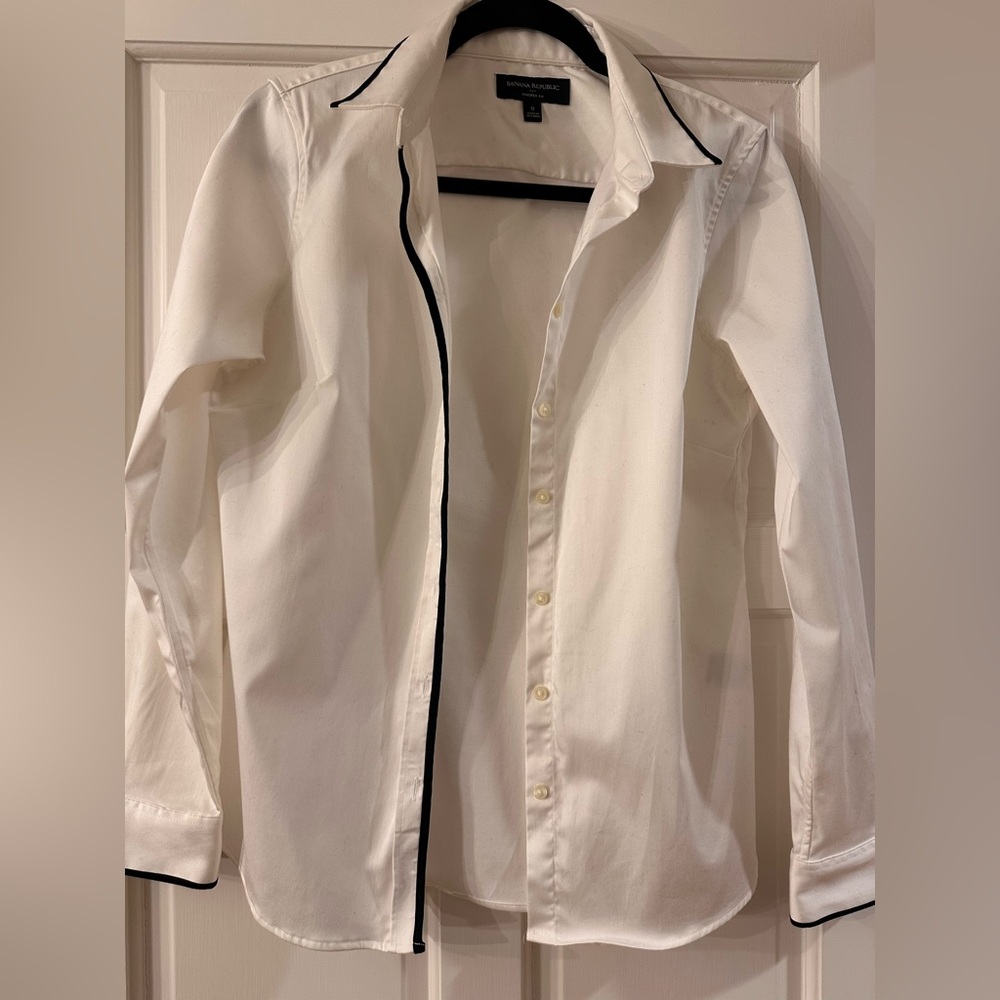 Banana republic elegant white shirt with trim on collar / button line and cuff.